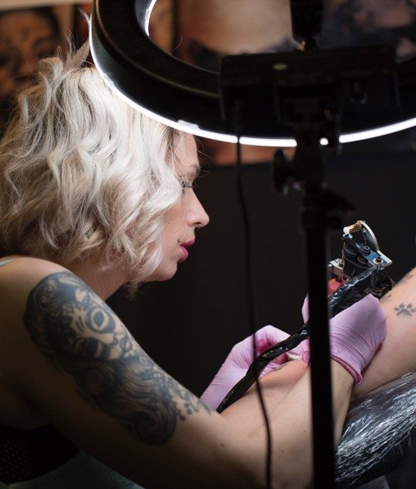 Tatoueuse Kila Studio salon de tatouage nice-tatouage cannes-maquillage semi permanent toulon-onglerie brignoles-tattoo alpes maritimes-vernis semi permanent var