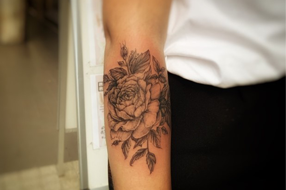 Tatouage avant-bras Kila Studio salon de tatouage nice-tatouage cannes-maquillage semi permanent toulon-onglerie brignoles-tattoo alpes maritimes-vernis semi permanent var
